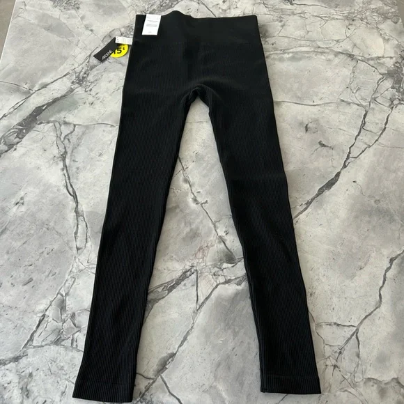 3 Set Ribbed Leggings 🖤💜💚 - Picture 2 of 6